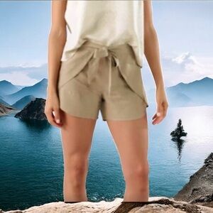 Patagonia Garden Island Shorts Light Brown Women’s
Size Small